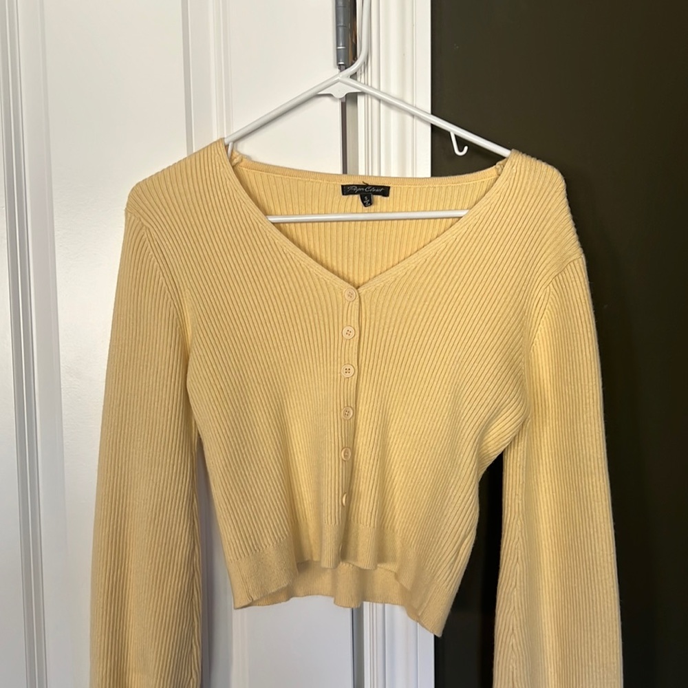 YELLOW SWEATER TOP